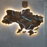 Дерев'яна мапа України з підсвічуванням річок, колір Світлий Горіх