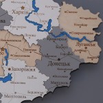 Дерев'яна карта України з річками та дорогами, колір Прованс
