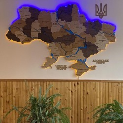 Деталізована дерев'яна карта України з підсвіткою та річками, колір Карамель