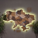 Деталізована дерев'яна карта України з підсвіткою та річками, колір Карамель
