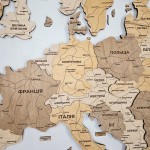 Дерев'яна багатошарова карта Європи з підсвіткою, колір Світлий Горіх